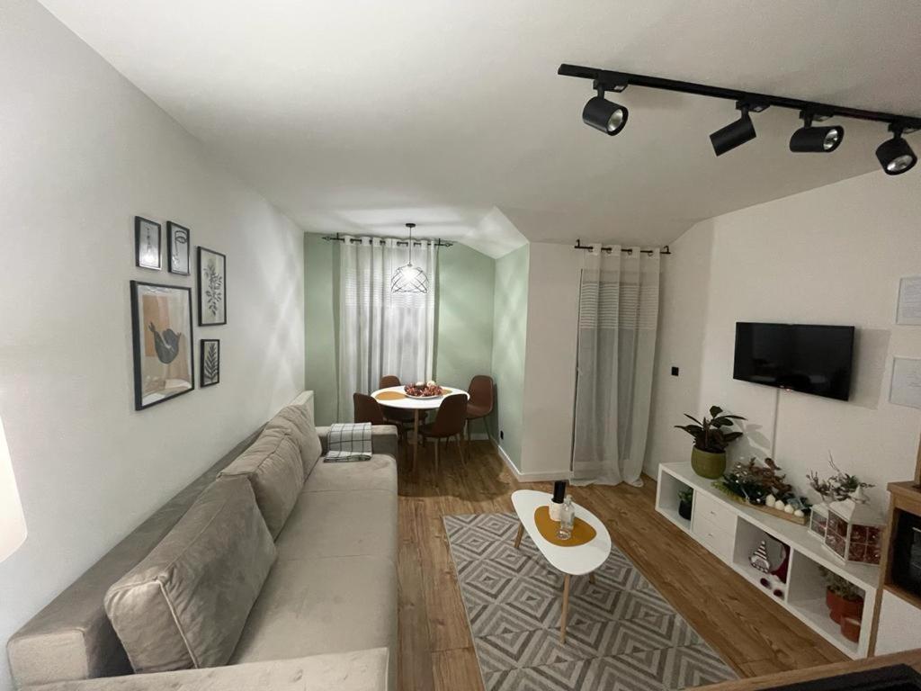 Apartman Element Kruševac Eksteriør bilde
